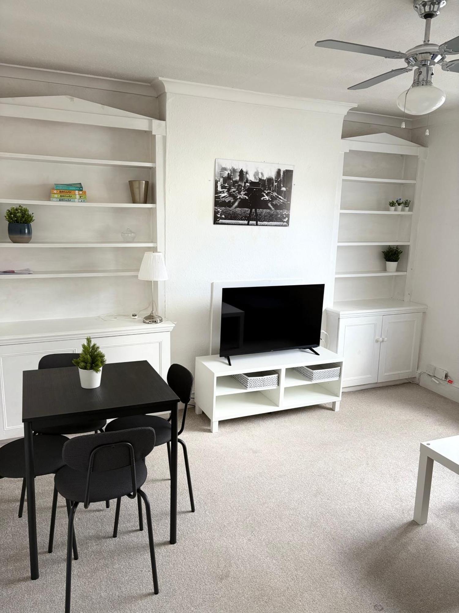 Appartamento 1 Bed In Shepherds Bush-westfield Londra